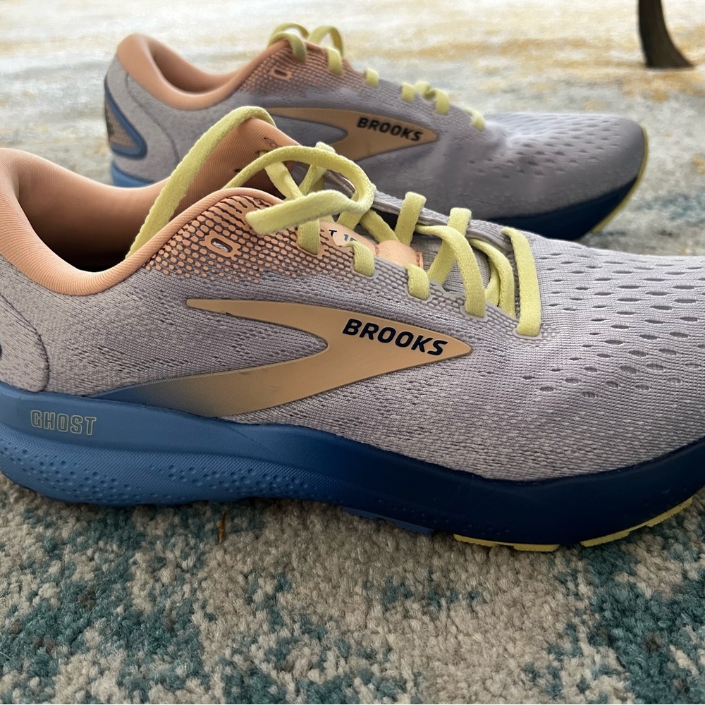 Brooks Ghost 16 Womens size 9